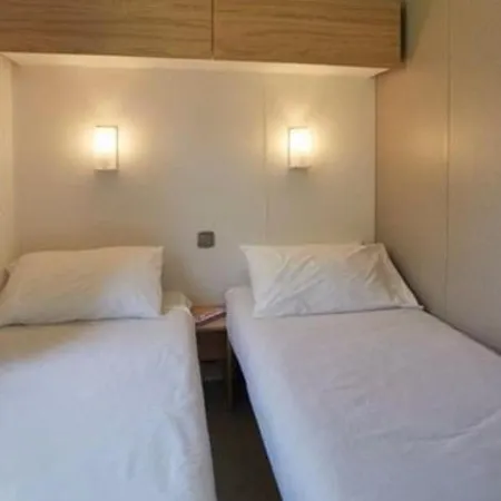 Mobil-home 4 Personnes Dans 5 Etoiles Proche De La *