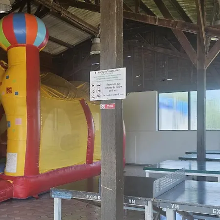 Κάμπινγκ Mobil-home 4 Personnes Dans 5 Etoiles Proche De La