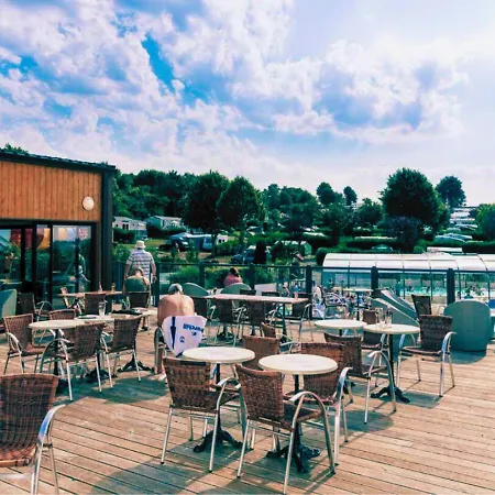 Κάμπινγκ Mobil-home 4 Personnes Dans 5 Etoiles Proche De La *