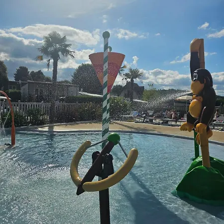 Κάμπινγκ Mobil-home 4 Personnes Dans 5 Etoiles Proche De La