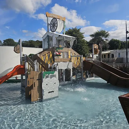 Mobil-home 4 Personnes Dans 5 Etoiles Proche De La *