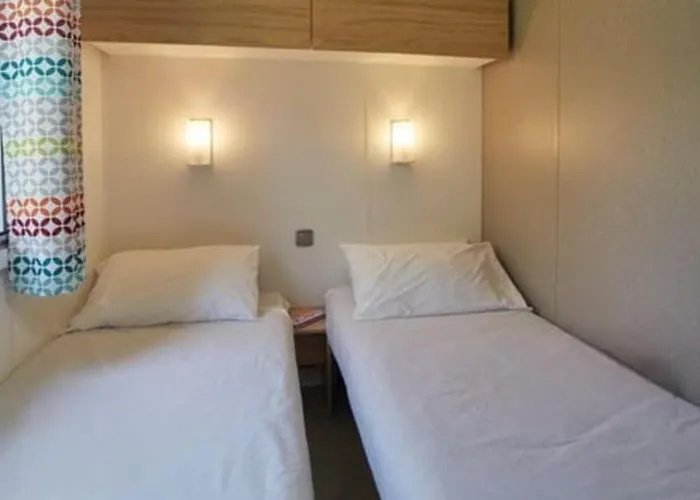 Mobil-home 4 Personnes Dans 5 Etoiles Proche De La *
