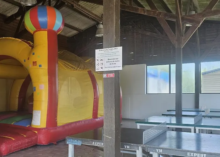 Campingplads Mobil-home 4 Personnes Dans 5 Etoiles Proche De La